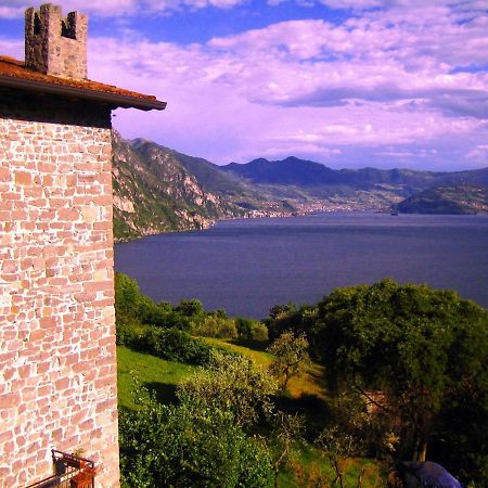 Castello Di Zorzino Iseo Lake Riva di Solto Buitenkant foto