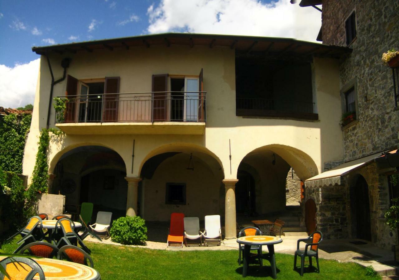 Castello Di Zorzino Iseo Lake Riva di Solto Buitenkant foto