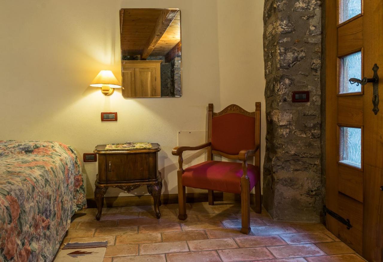 Castello Di Zorzino Iseo Lake Riva di Solto Buitenkant foto